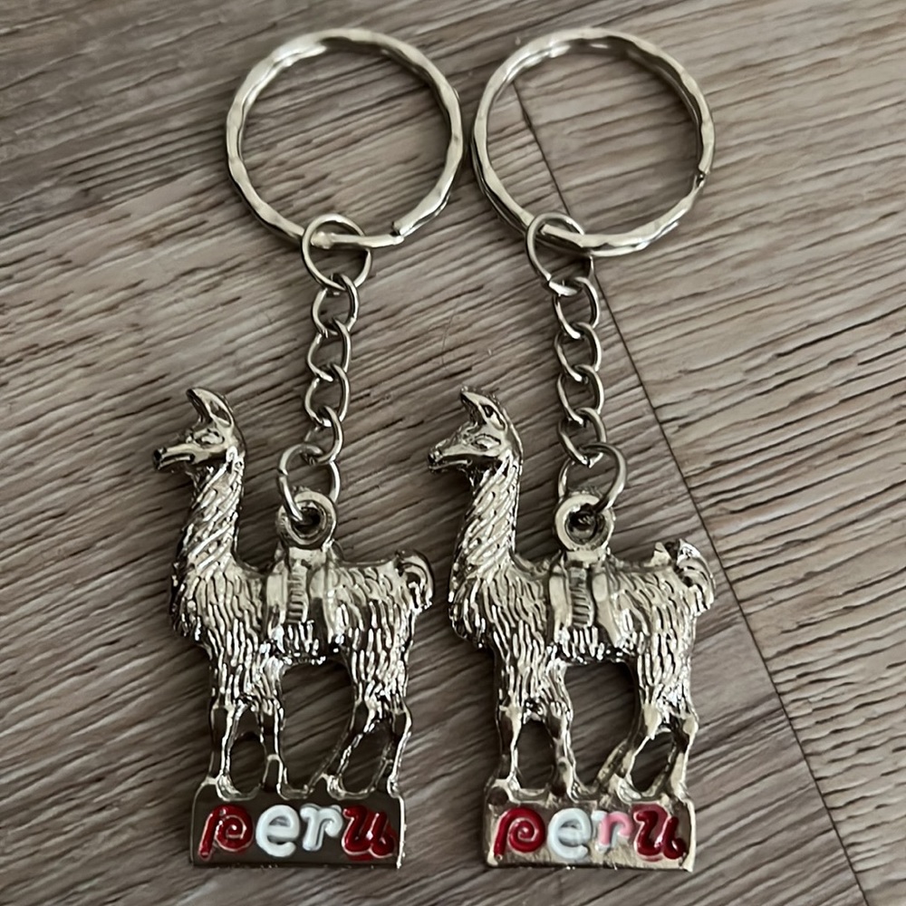 🌸Souvenir 2x10$Peru keychain. New